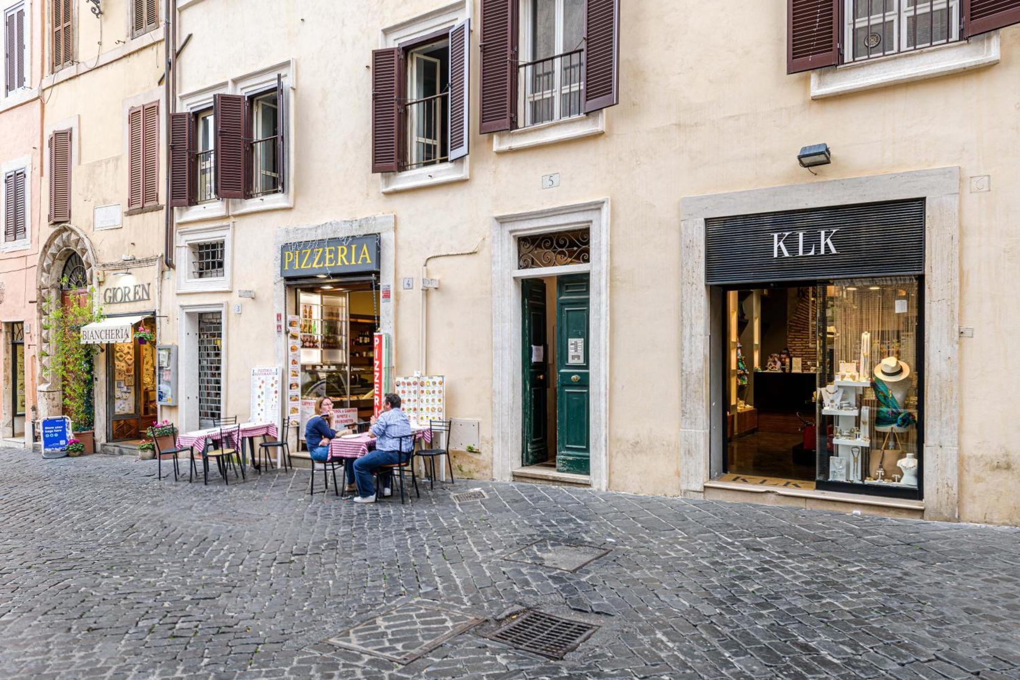 Deluxe Apartments Pantheon Rome Exterior photo